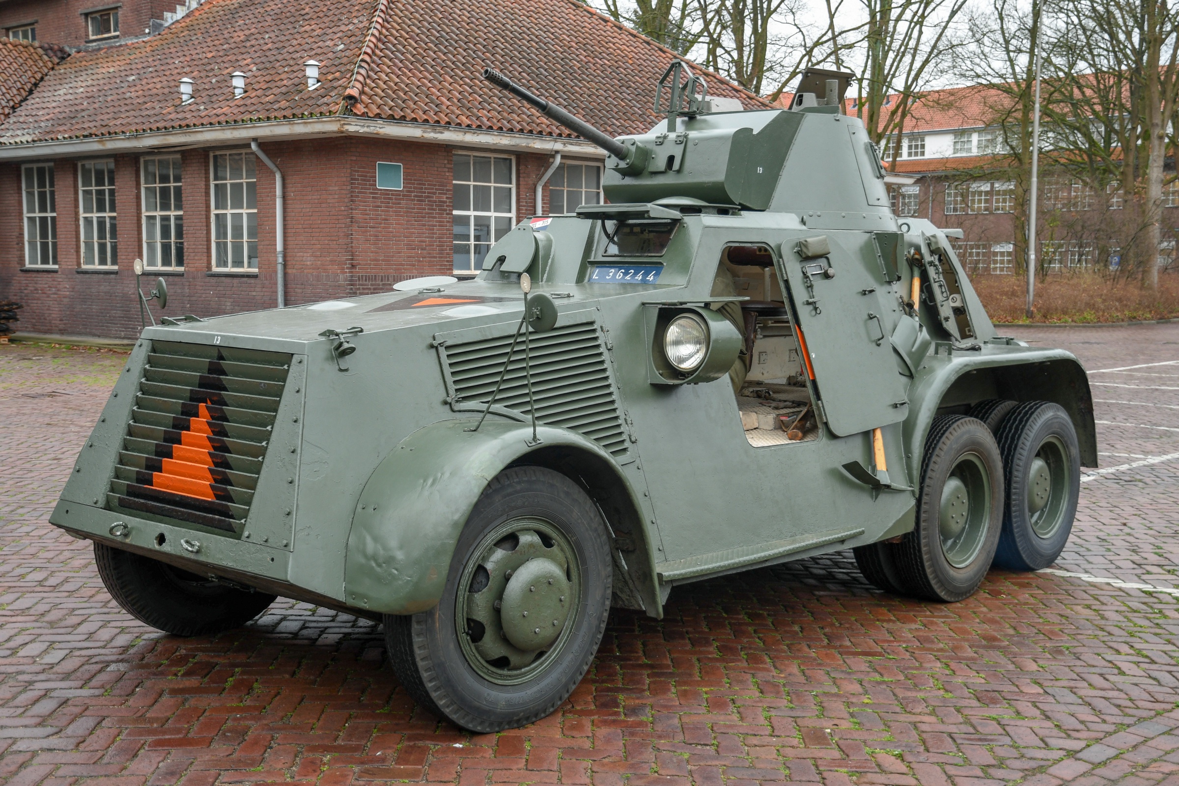 Landsverk L-180  (M.38)