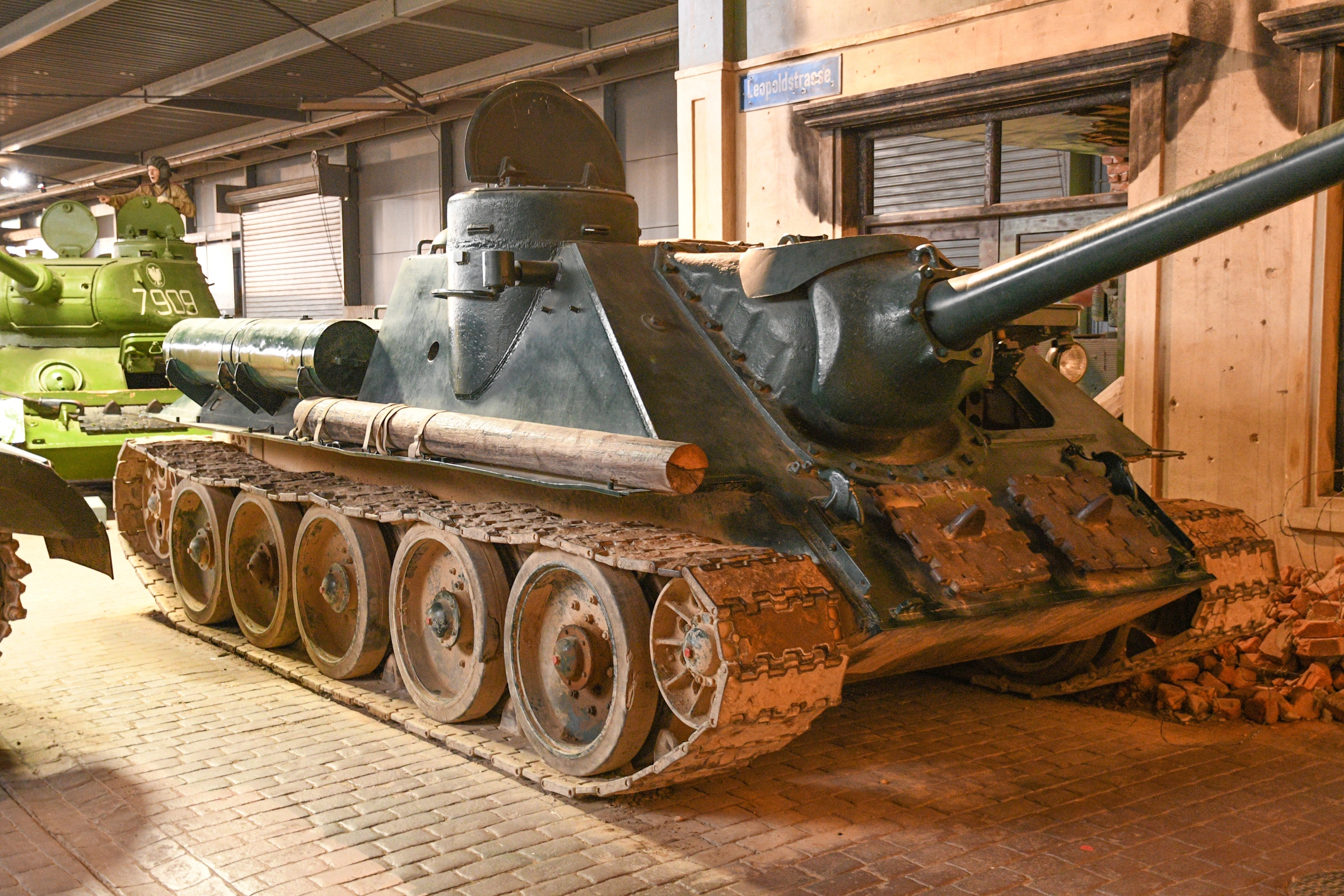 SU-100 SU-100
