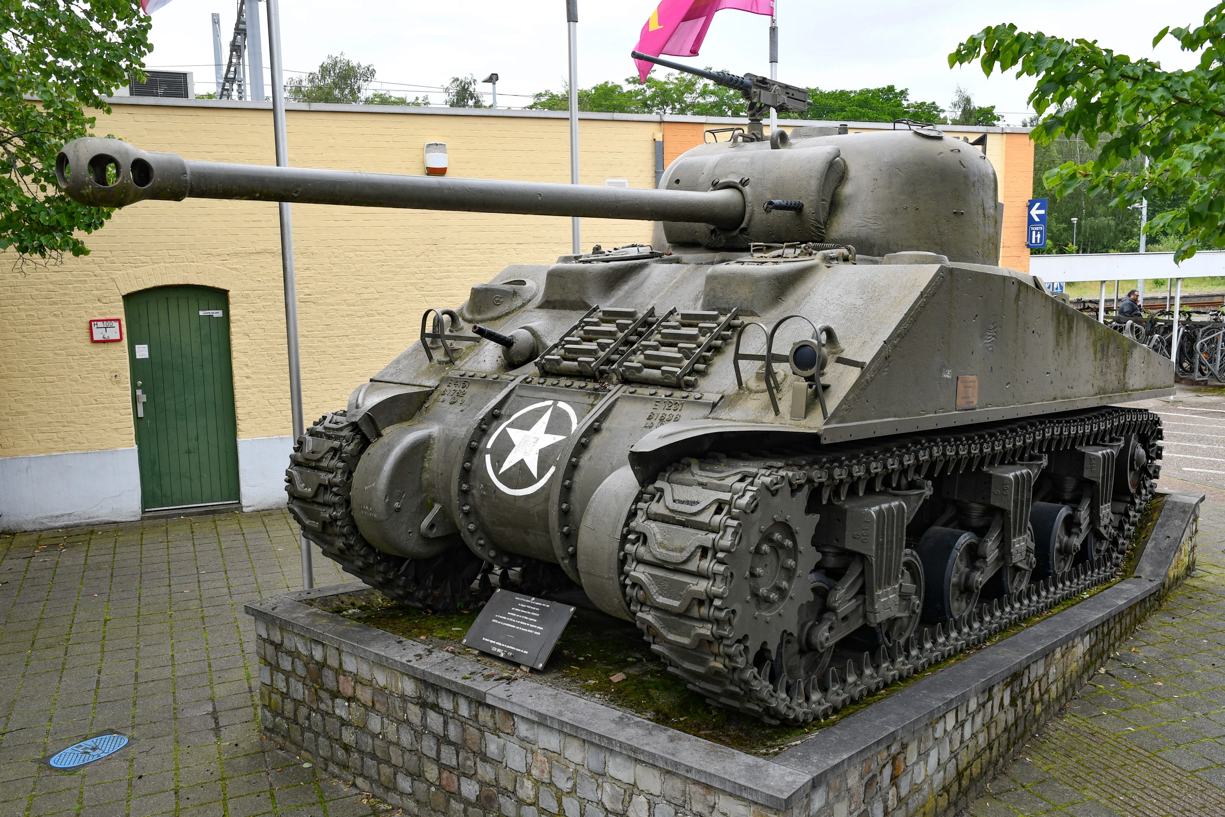 M4A4 Sherman Firefly 17pdr VC  (Leopoldsbrug, Belgium) 