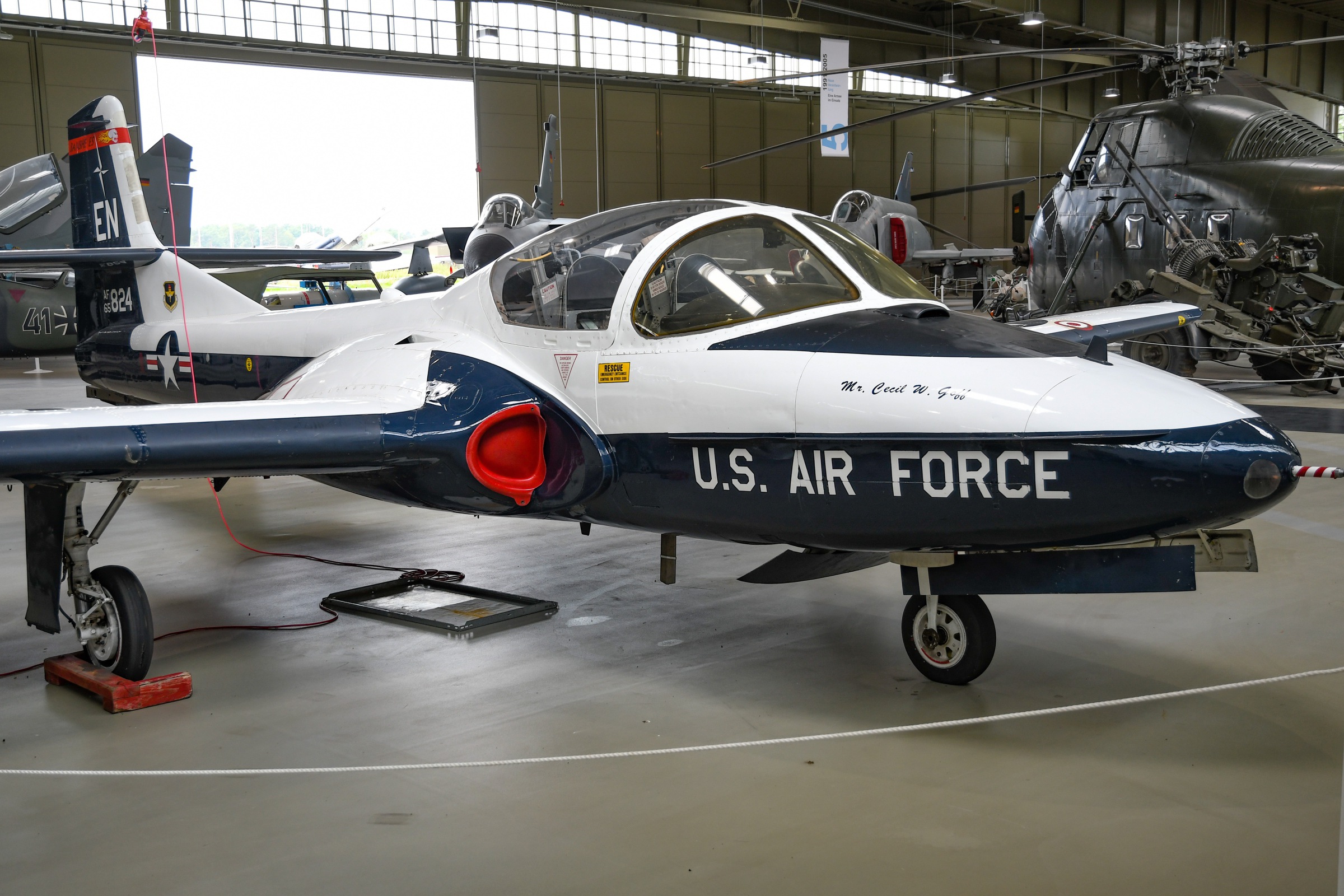 Cessna T-37B 
