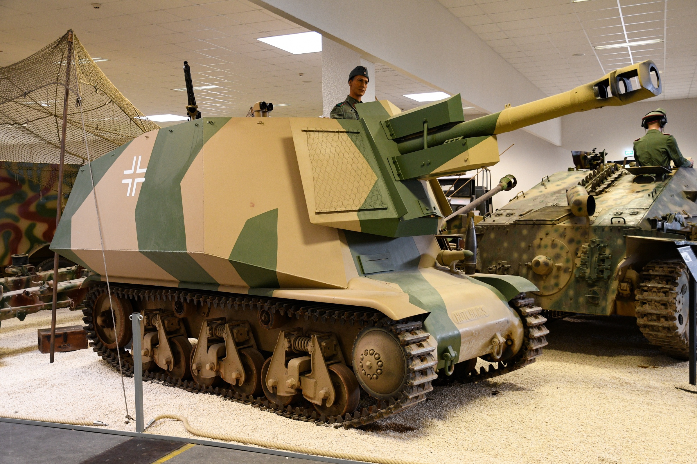 10.5 cm leFH 18 auf Geschutzwagen 38H (Partially replica)