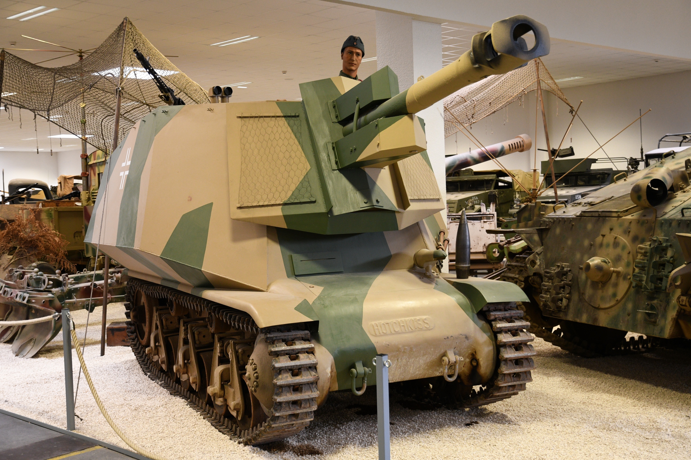 10.5 cm leFH 18 auf Geschutzwagen 38H(f)  (Partially replica)