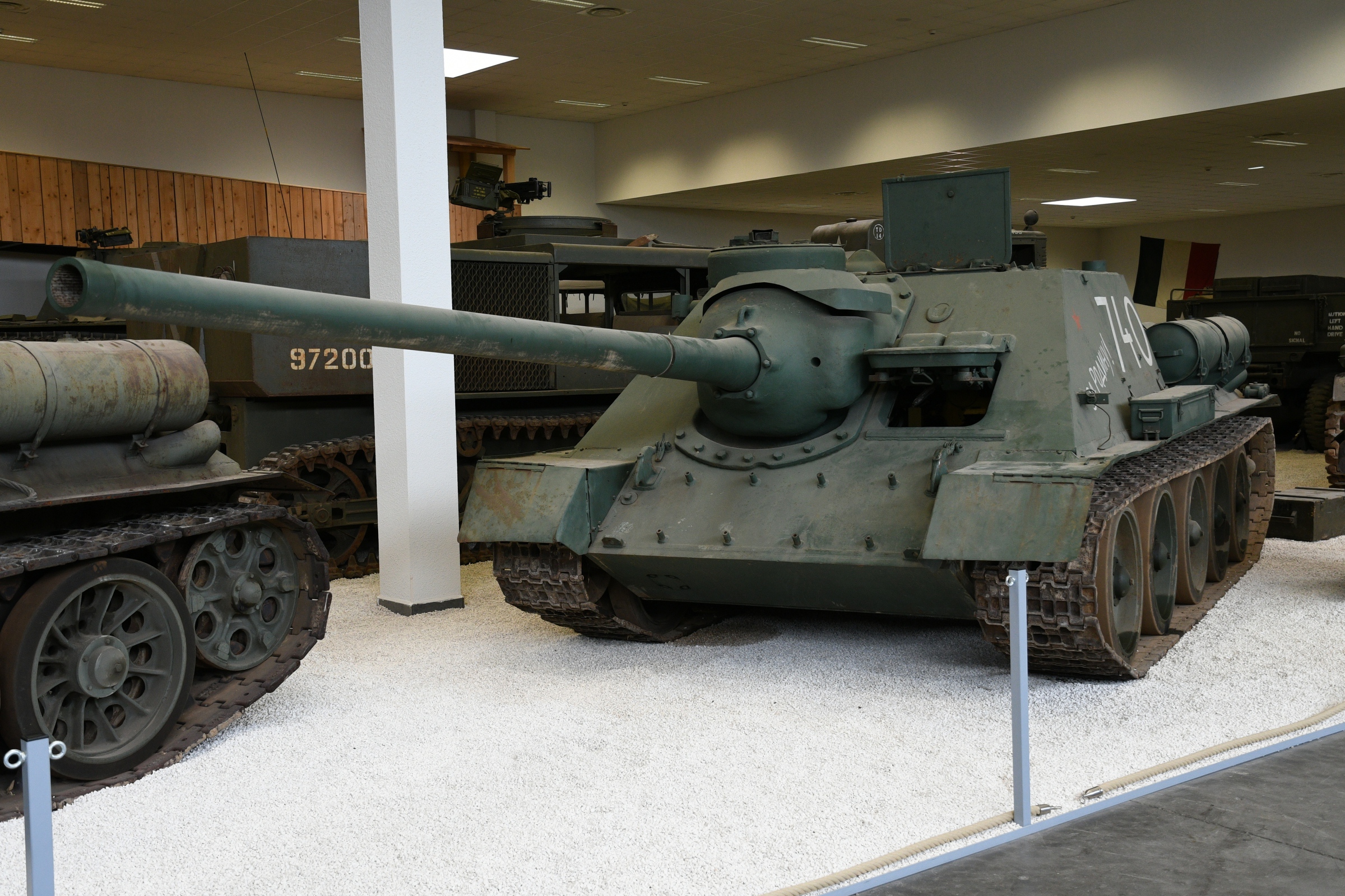 SU-100