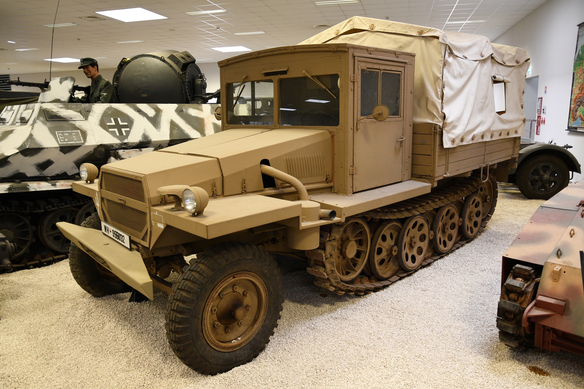 Sd.Kfz. 11  with Einheitzfahrerhaus