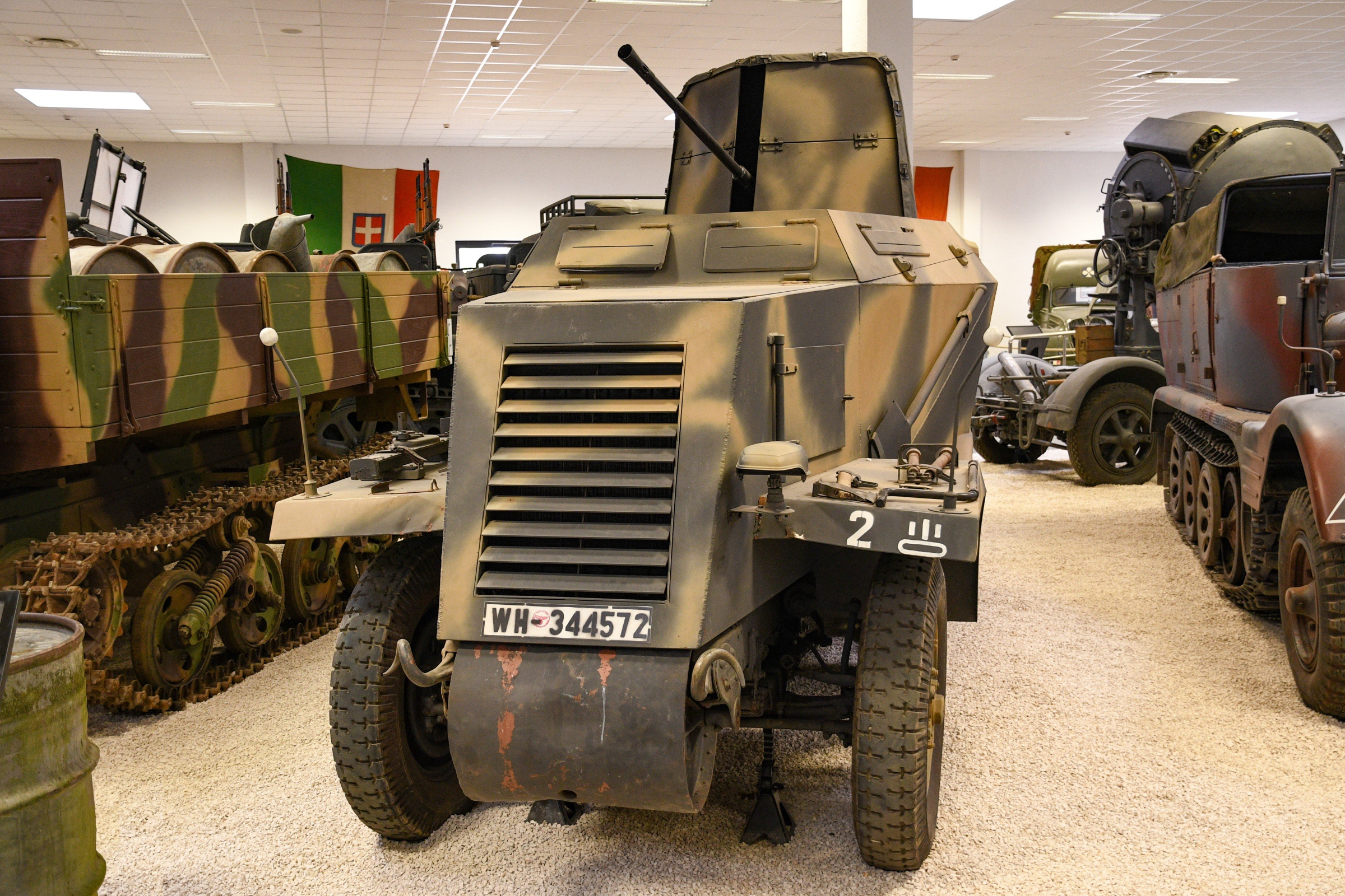Leichter Schutzenpanzerwagen mit Flak 38 U304 (f) Leichter Schutzenpanzerwagen mit Flak 38 U304 (f)