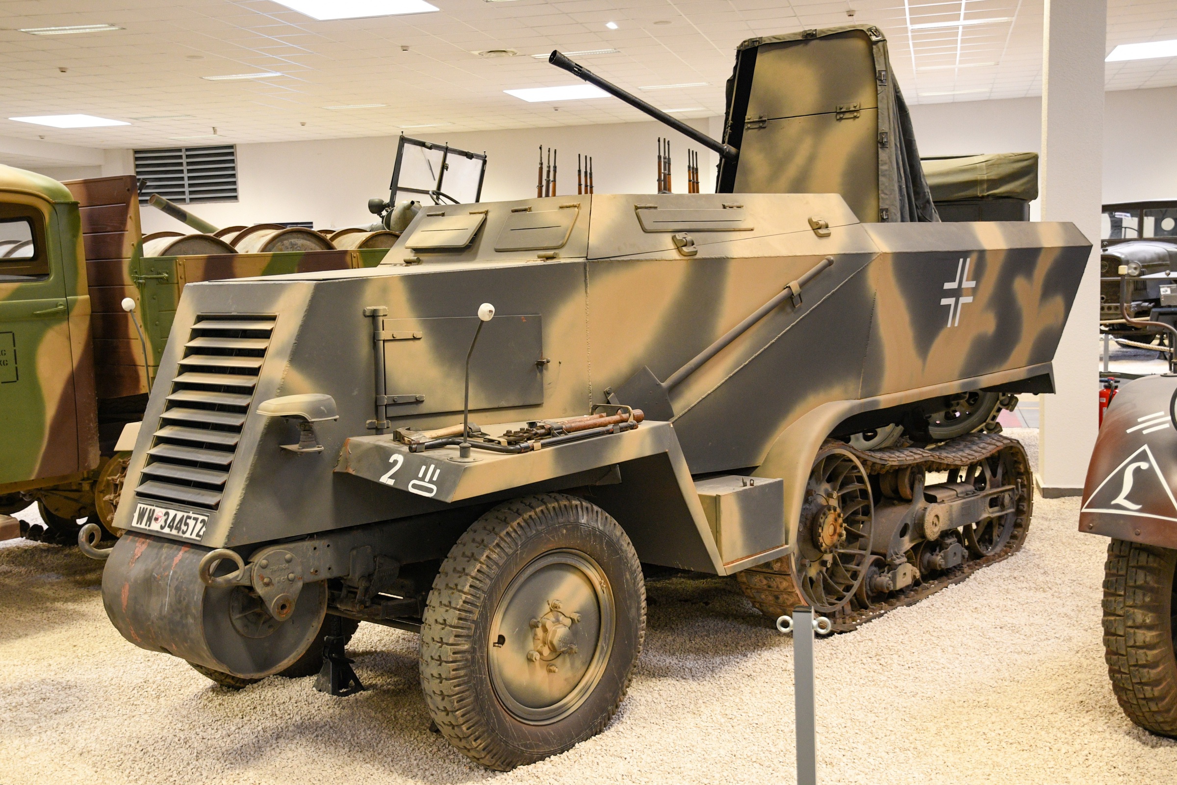 Leichter Schutzenpanzerwagen mit Flak 38 U304 (f) Leichter Schutzenpanzerwagen mit Flak 38 U304 (f)