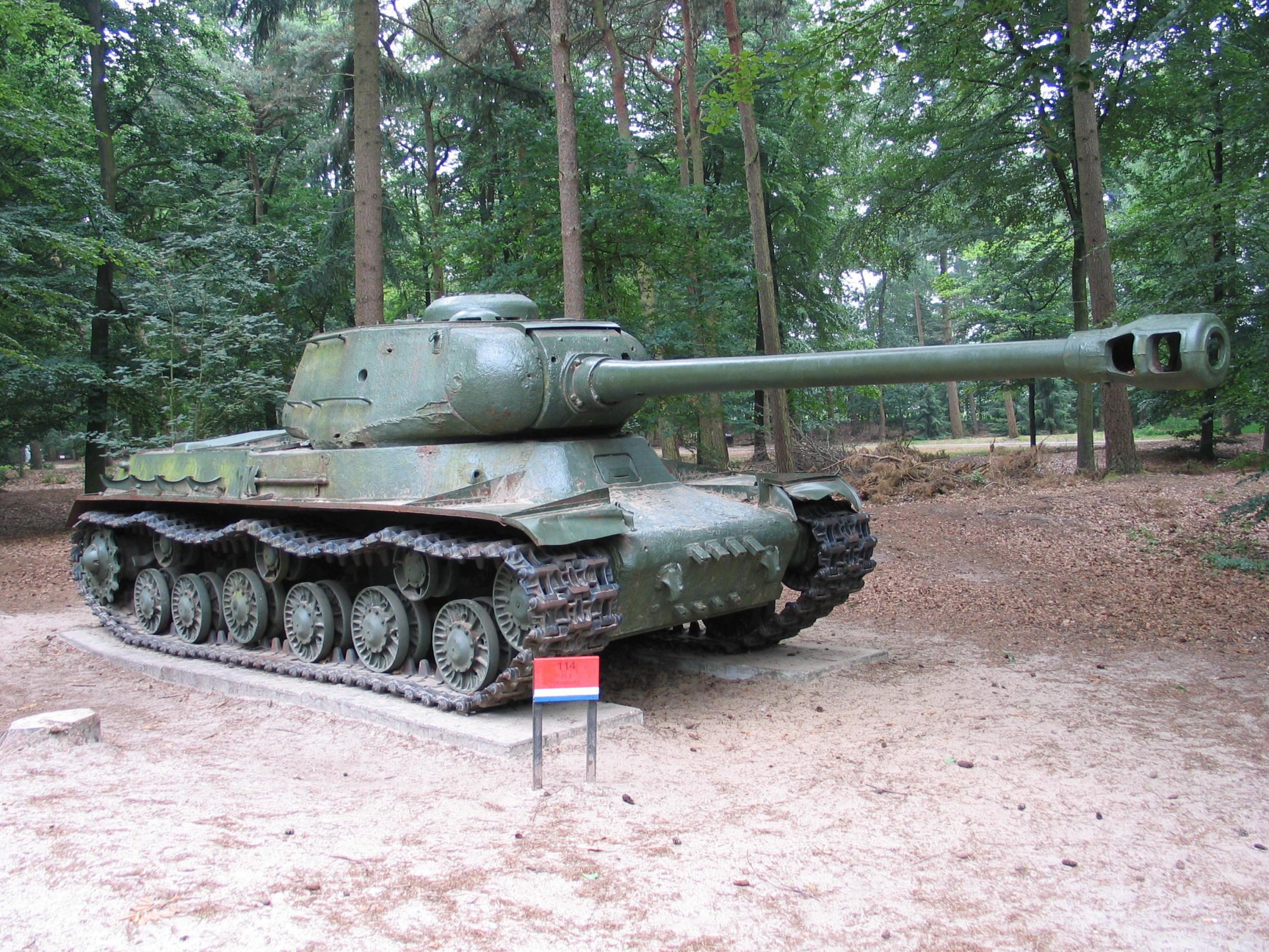 IS-2 (model 1943) Iosif Stalin IS-2 (model 1943) Iosif Stalin