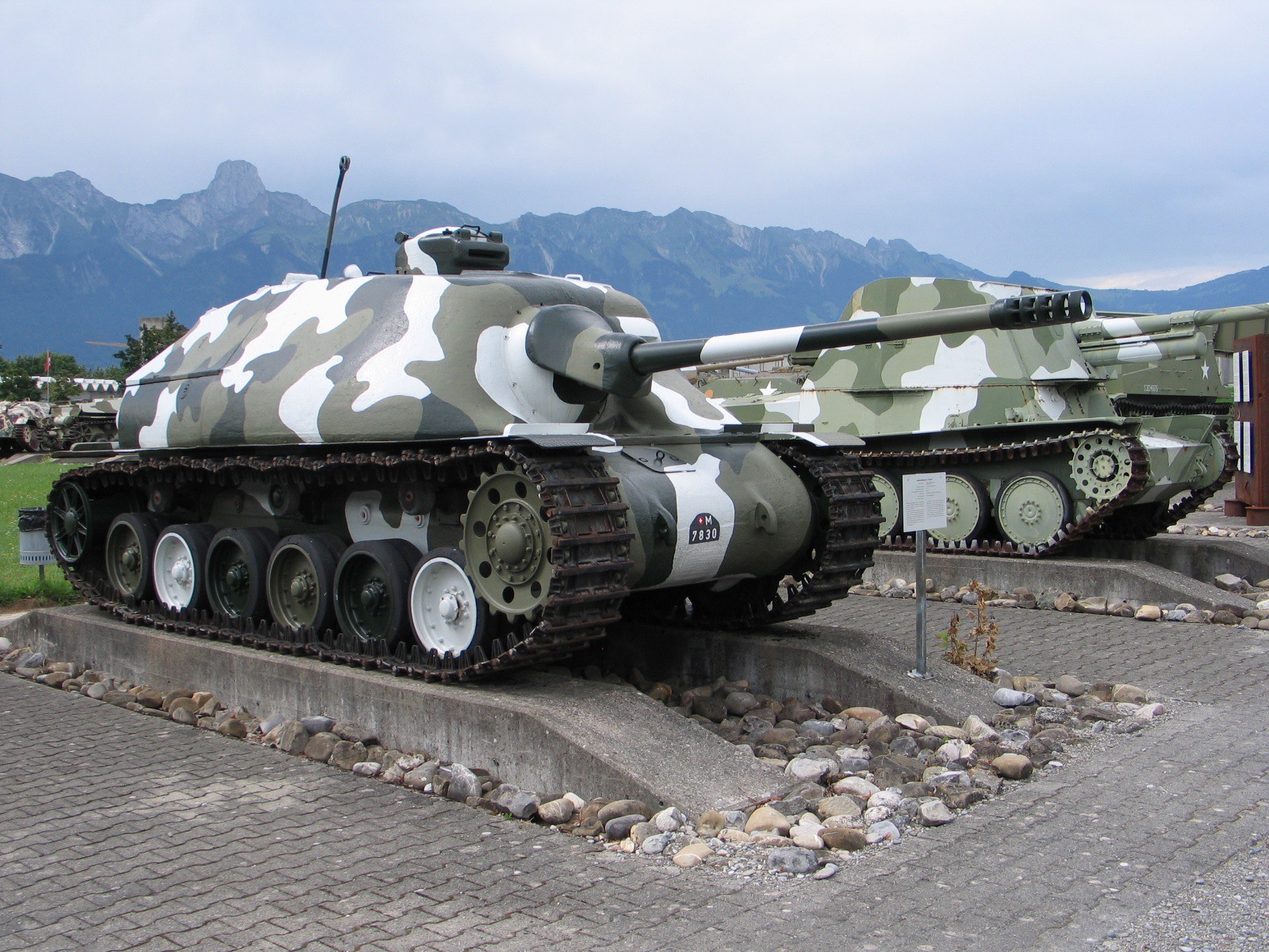 Nahkampf Kanone I with 75 mm Gun