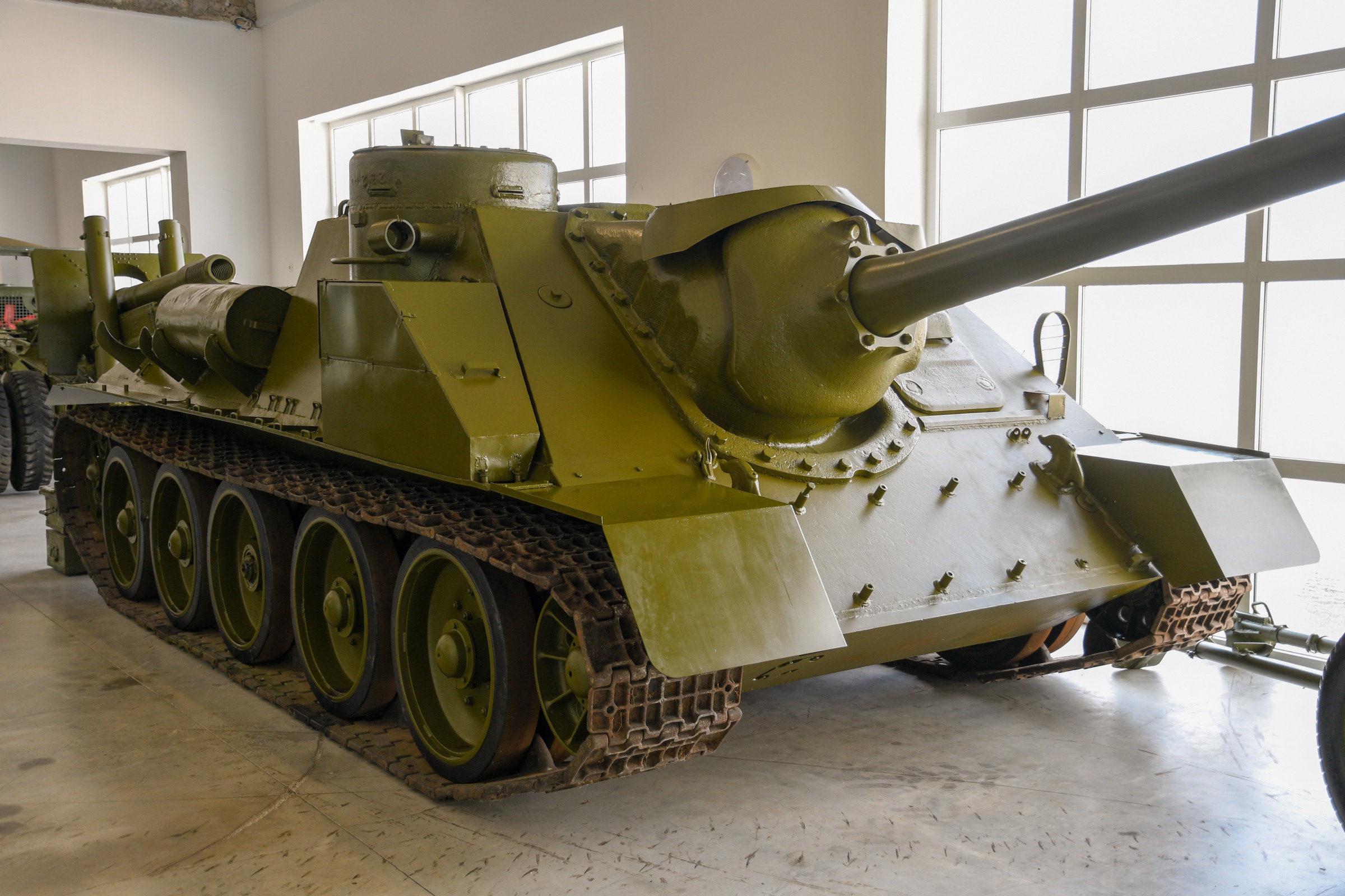 SU-100