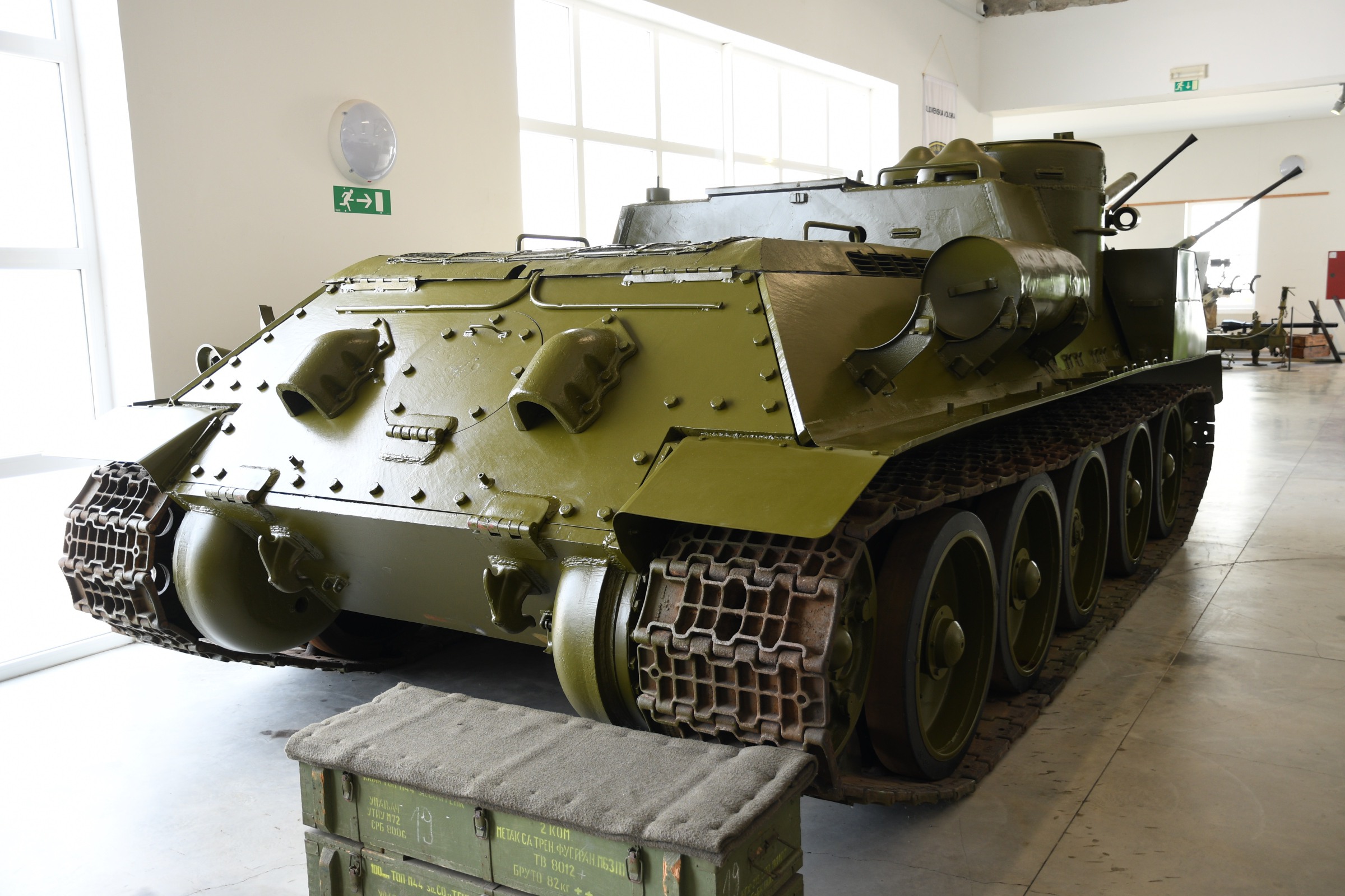 SU-100